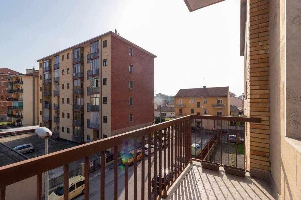 Appartamento A Pochi Passi Dalla Stazione Comodo A Coppie E Famiglie, Casa Ferrucci Коленьо Екстериор снимка