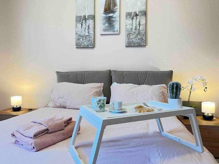 Appartamento A Pochi Passi Dalla Stazione Comodo A Coppie E Famiglie, Casa Ferrucci Коленьо Екстериор снимка