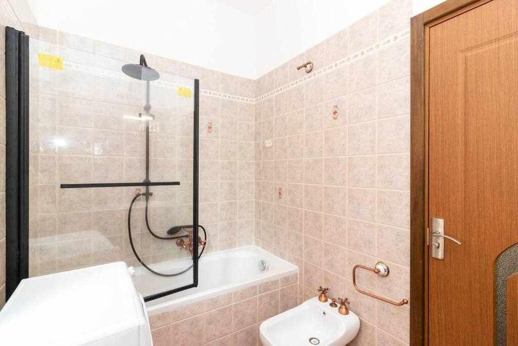 Appartamento A Pochi Passi Dalla Stazione Comodo A Coppie E Famiglie, Casa Ferrucci Коленьо Екстериор снимка